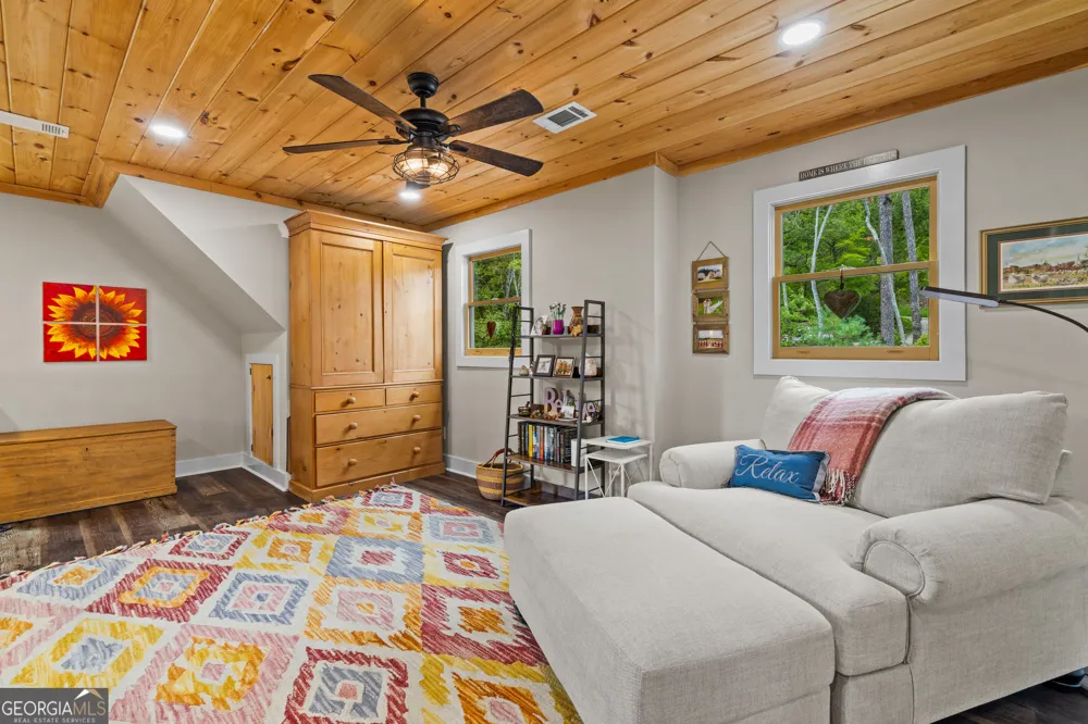 33 Jim McCrackin RD Clayton, GA 30525