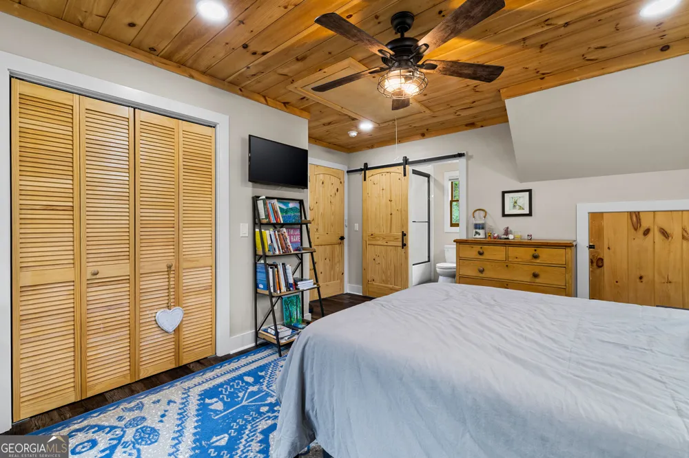 33 Jim McCrackin RD Clayton, GA 30525