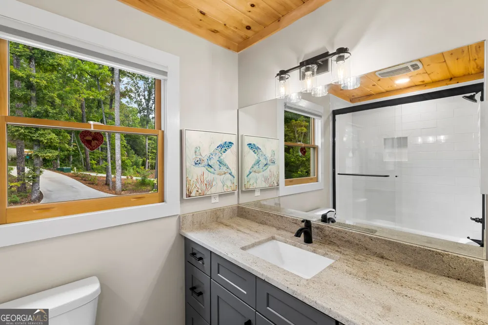 33 Jim McCrackin RD Clayton, GA 30525