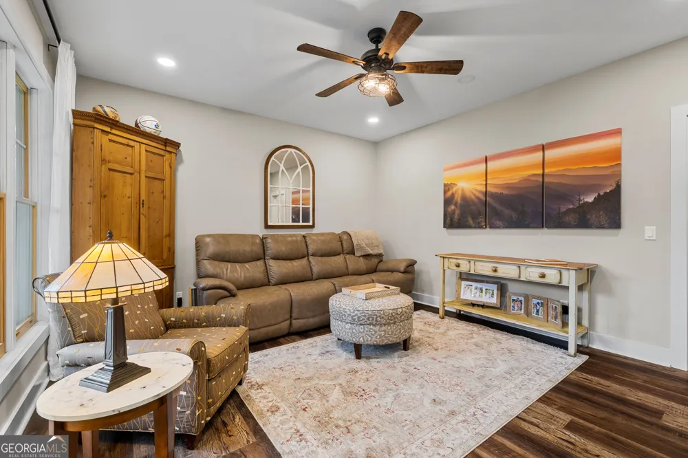 33 Jim McCrackin RD Clayton, GA 30525
