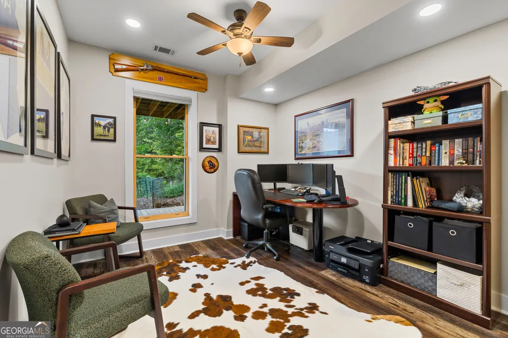 33 Jim McCrackin RD Clayton, GA 30525