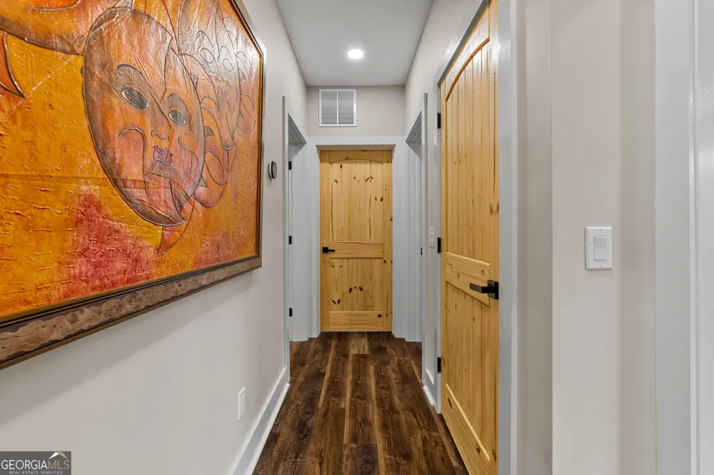 33 Jim McCrackin RD Clayton, GA 30525