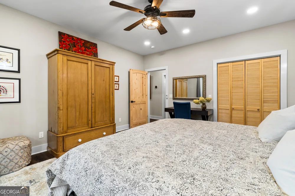33 Jim McCrackin RD Clayton, GA 30525