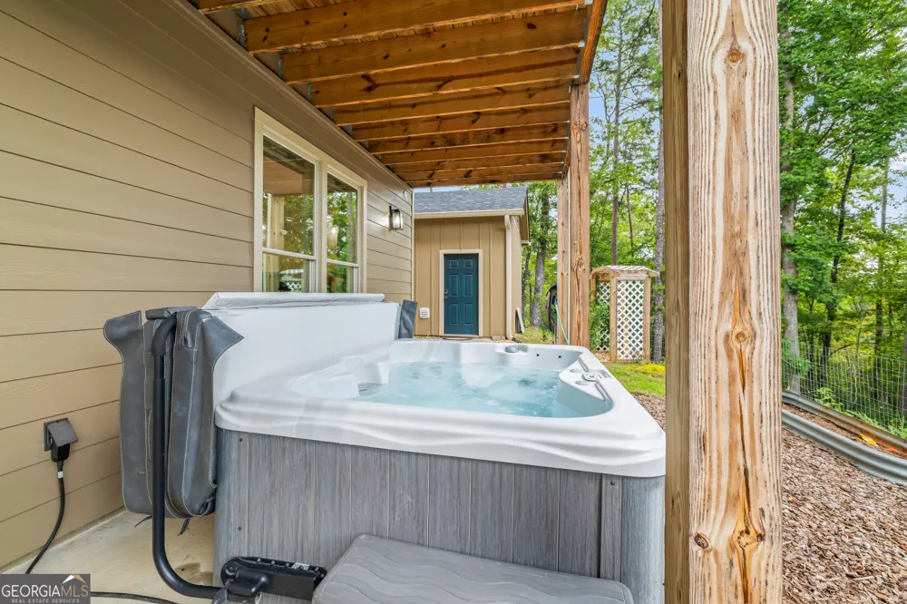33 Jim McCrackin RD Clayton, GA 30525