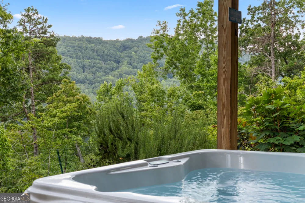 33 Jim McCrackin RD Clayton, GA 30525
