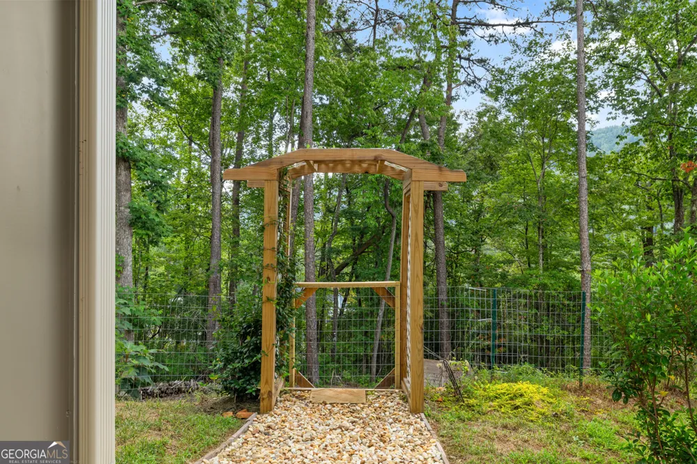 33 Jim McCrackin RD Clayton, GA 30525