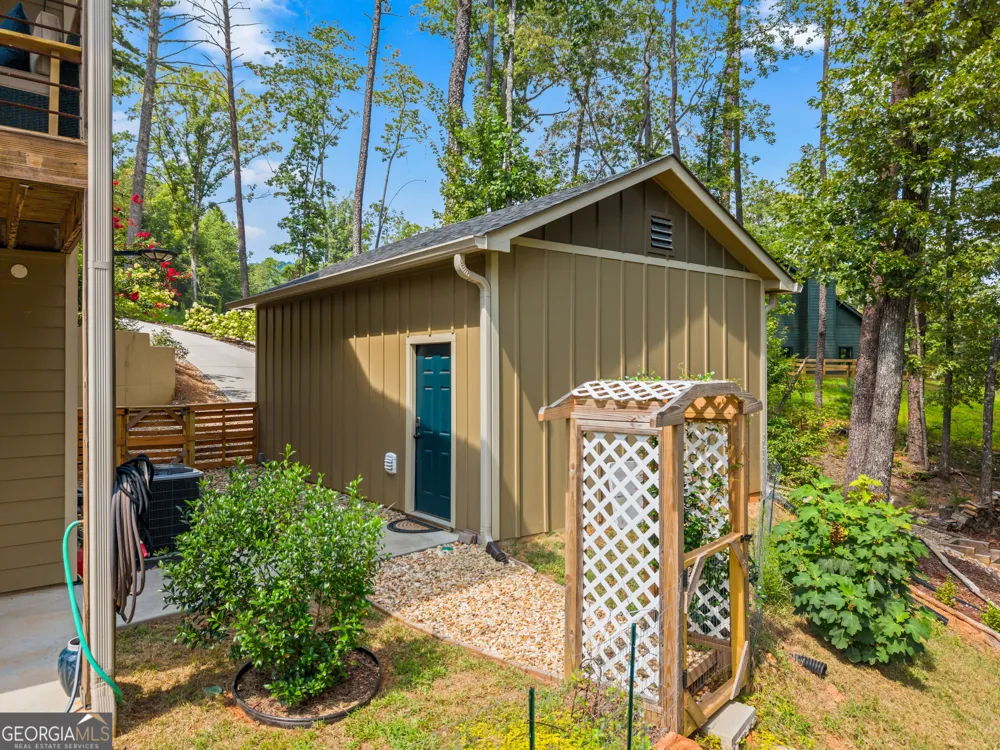 33 Jim McCrackin RD Clayton, GA 30525