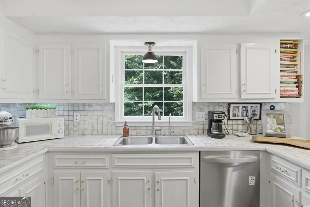 2059 Mountain Creek DR Stone Mountain, GA 30087