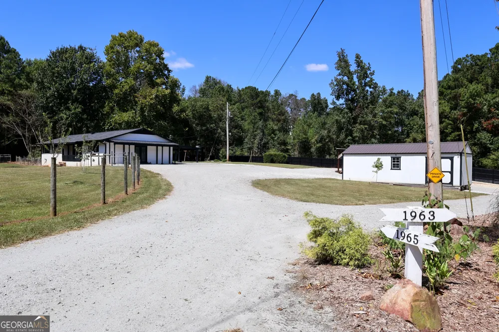 1965 Bethlehem Church RD Grantville, GA 30220