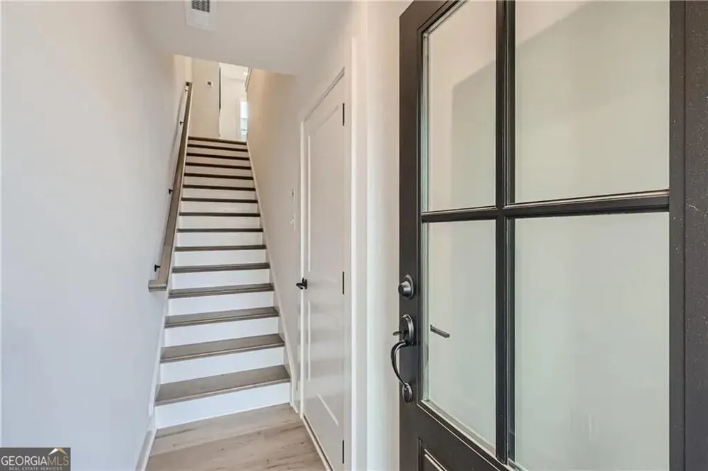 180 Chestnut CIR Atlanta, GA 30342