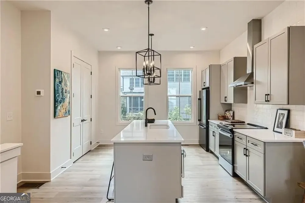 180 Chestnut CIR Atlanta, GA 30342
