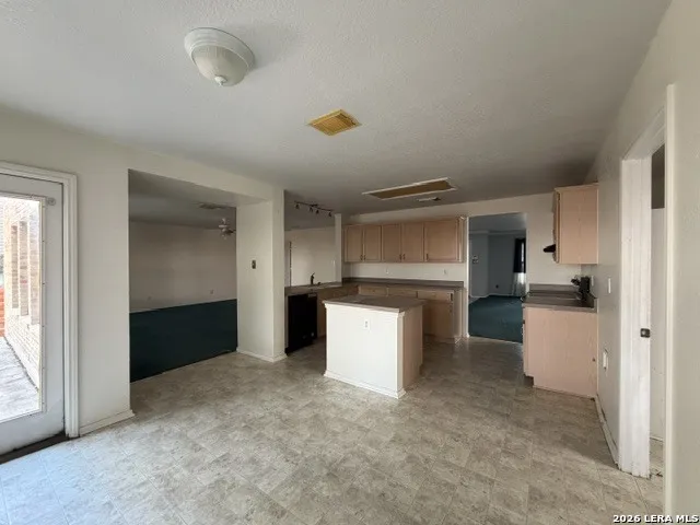 418 Diver San Antonio, TX 78253