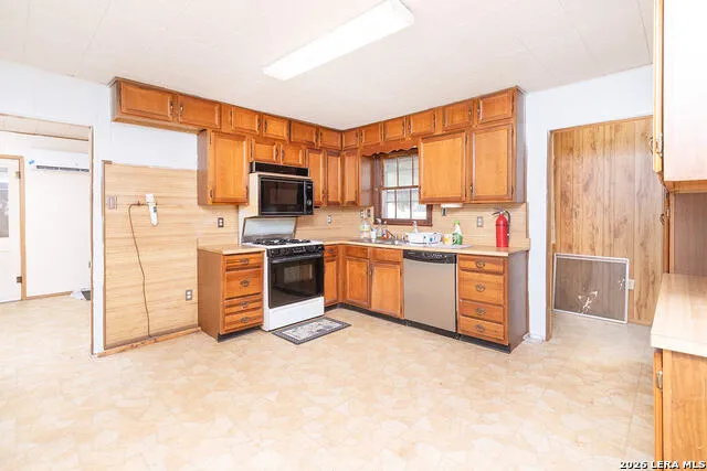 98 BELAIRE AVE San Angelo, TX 76903