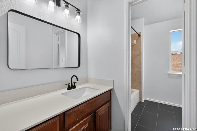 3027 HIDDEN MDW Seguin, TX 78155
