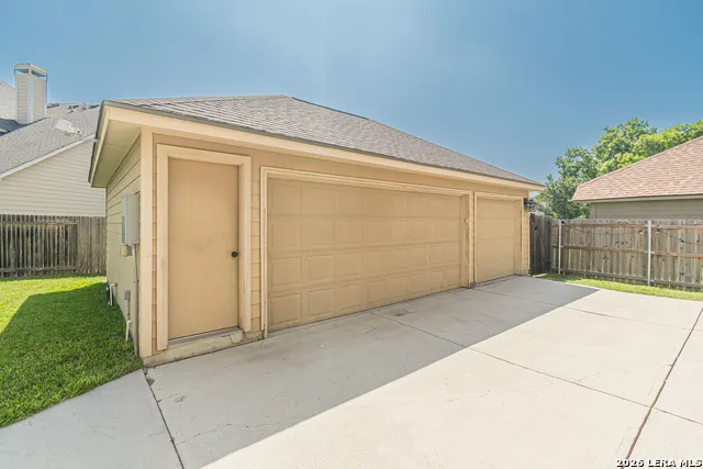 3027 HIDDEN MDW Seguin, TX 78155
