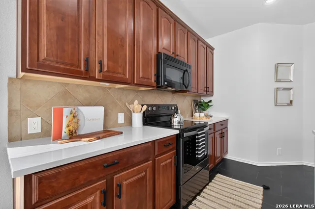 3027 HIDDEN MDW Seguin, TX 78155
