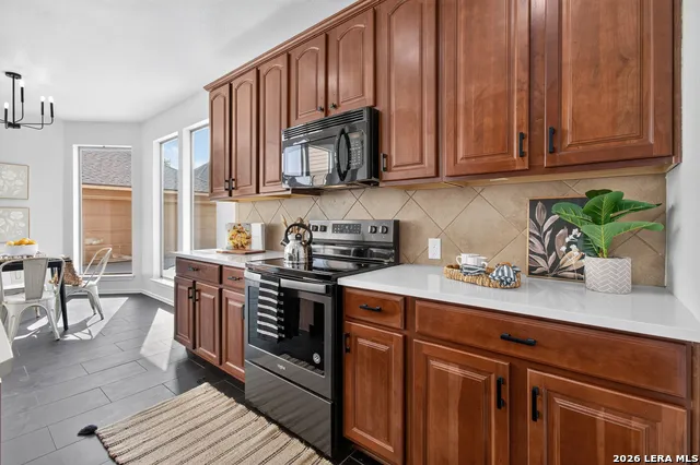 3027 HIDDEN MDW Seguin, TX 78155