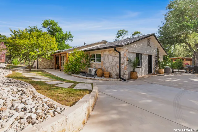 105 JACOB DR Boerne, TX 78006