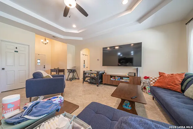 521 COUNTY ROAD 6868 E Natalia, TX 78059