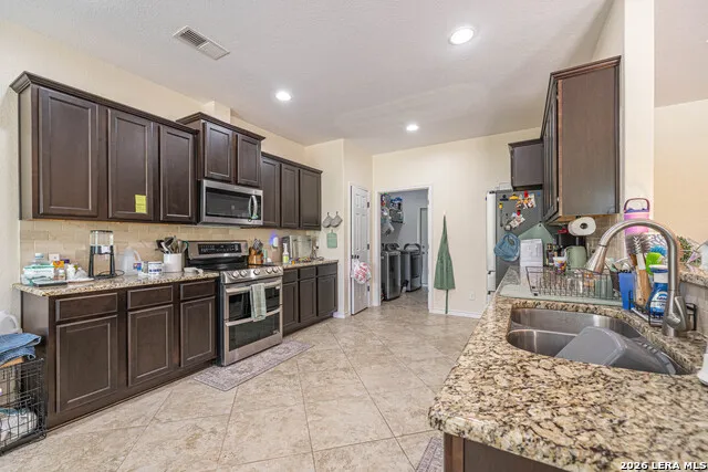 521 COUNTY ROAD 6868 E Natalia, TX 78059
