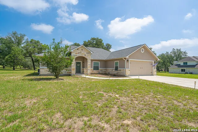 521 COUNTY ROAD 6868 E Natalia, TX 78059