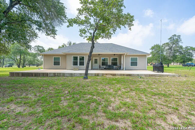 521 COUNTY ROAD 6868 E Natalia, TX 78059