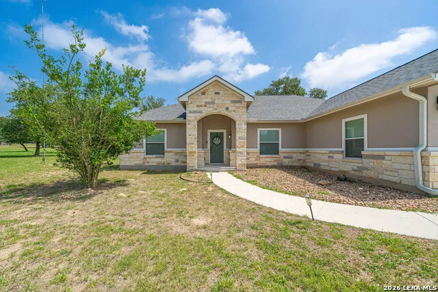 521 COUNTY ROAD 6868 E Natalia, TX 78059