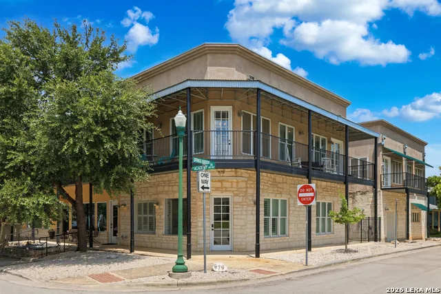 979 Academy Ave #APT 2 New Braunfels, TX 78130