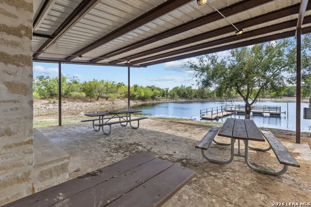 801 Grand Oaks Hondo, TX 78861