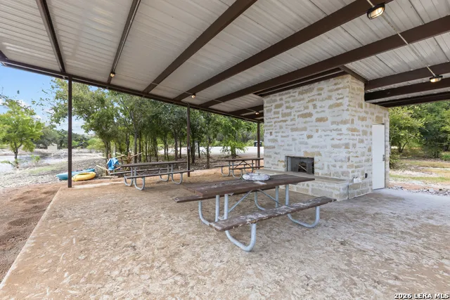 801 Grand Oaks Hondo, TX 78861
