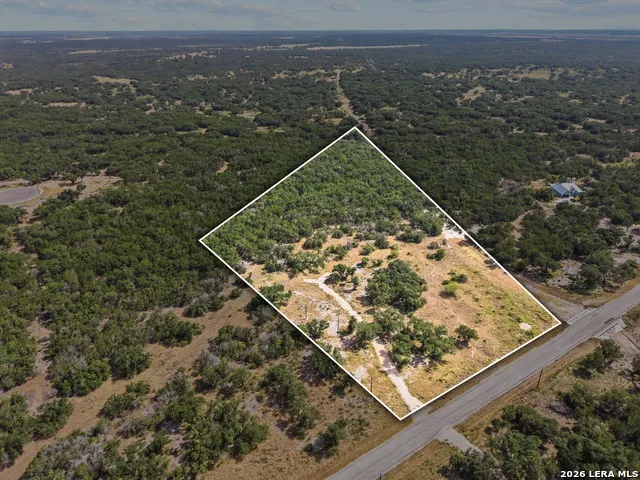 801 Grand Oaks Hondo, TX 78861