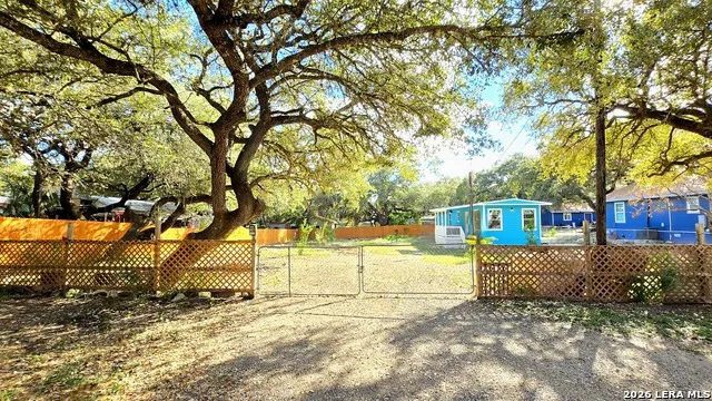 188 SUNDOWN LN Poteet, TX 78065