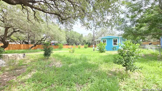 188 SUNDOWN LN Poteet, TX 78065
