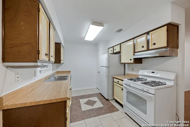 9438 VALLEY DALE ST San Antonio, TX 78250