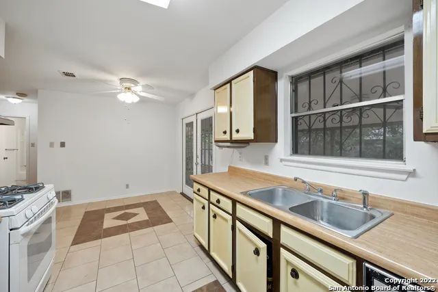 9438 VALLEY DALE ST San Antonio, TX 78250