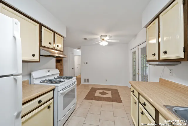 9438 VALLEY DALE ST San Antonio, TX 78250