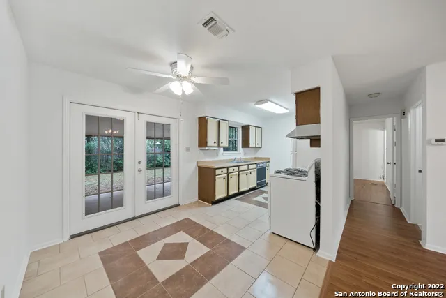 9438 VALLEY DALE ST San Antonio, TX 78250