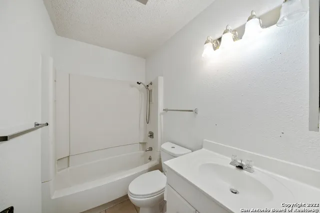 9438 VALLEY DALE ST San Antonio, TX 78250