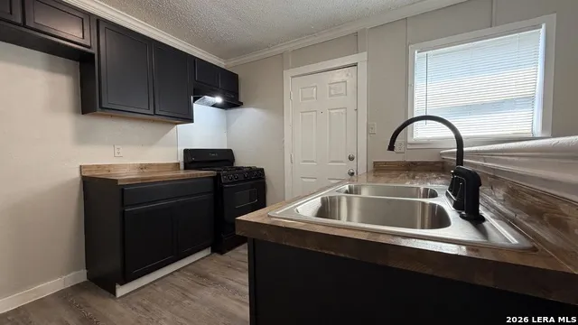 325 E French San Antonio, TX 78212