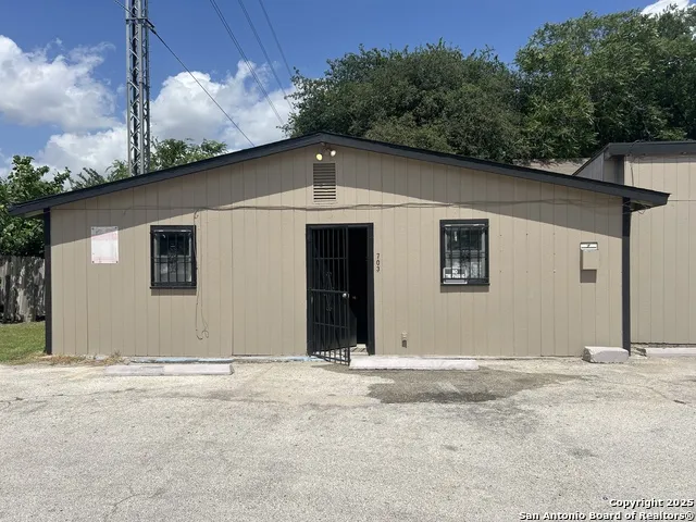 705 Roosevelt San Antonio, TX 78210