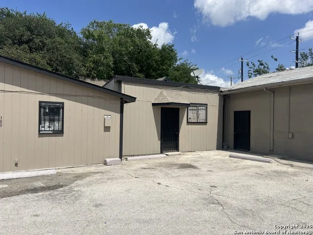 705 Roosevelt San Antonio, TX 78210
