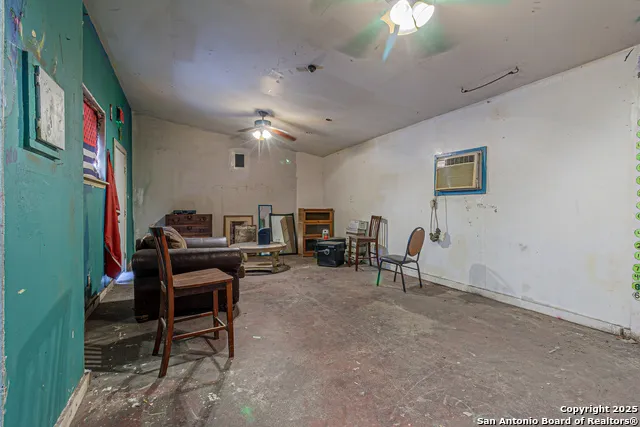 705 Roosevelt San Antonio, TX 78210