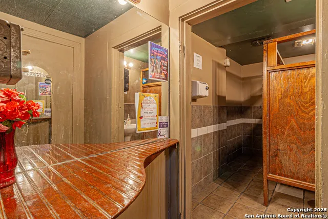 705 Roosevelt San Antonio, TX 78210
