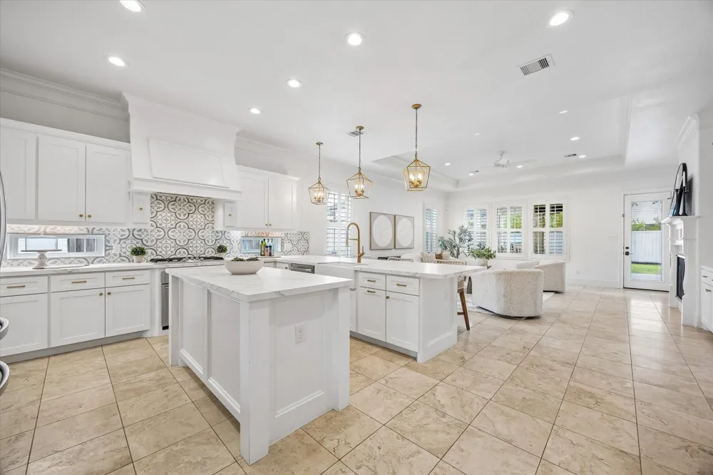 1235 Thornton Road Houston, TX 77018