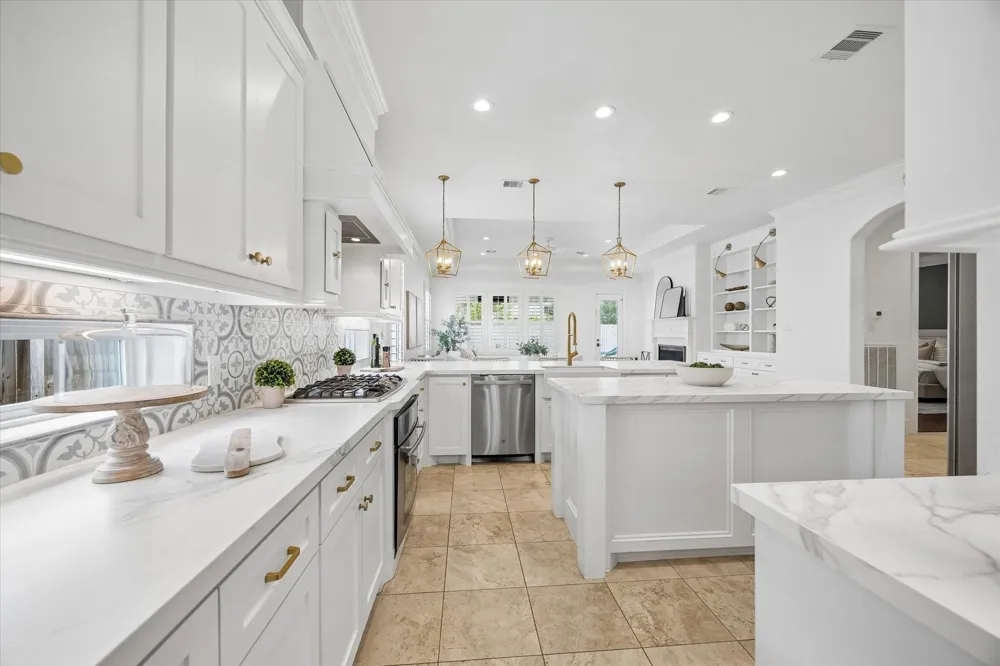 1235 Thornton Road Houston, TX 77018