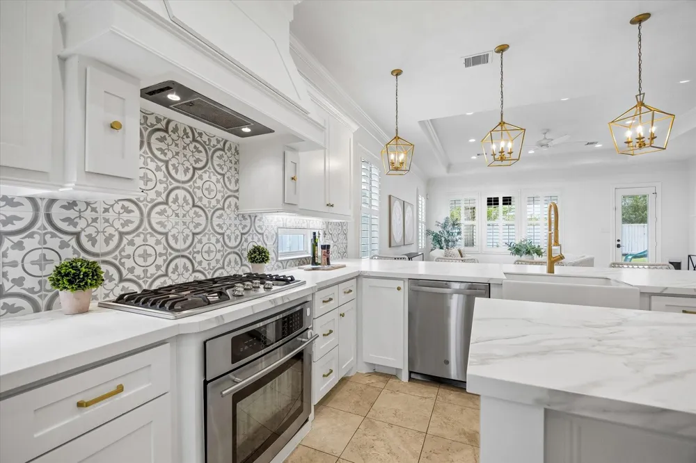 1235 Thornton Road Houston, TX 77018