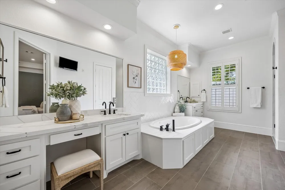 1235 Thornton Road Houston, TX 77018
