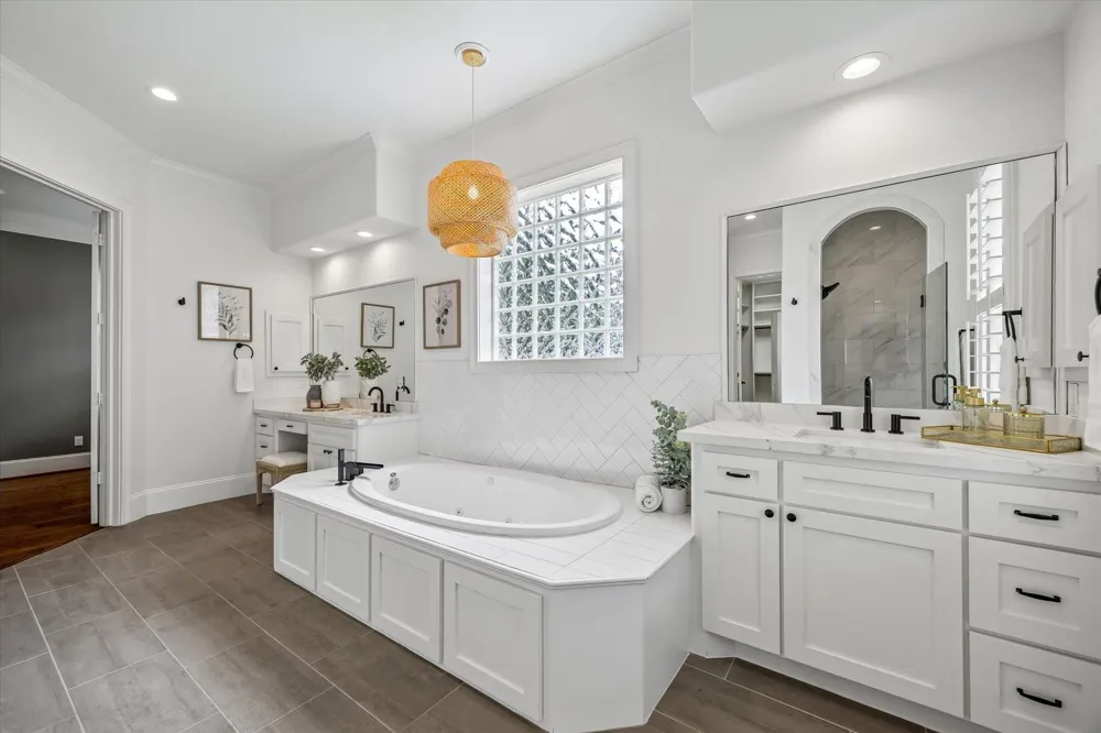 1235 Thornton Road Houston, TX 77018