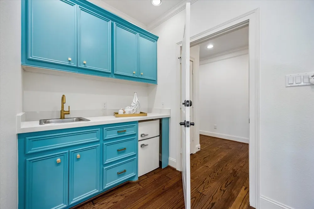 1235 Thornton Road Houston, TX 77018