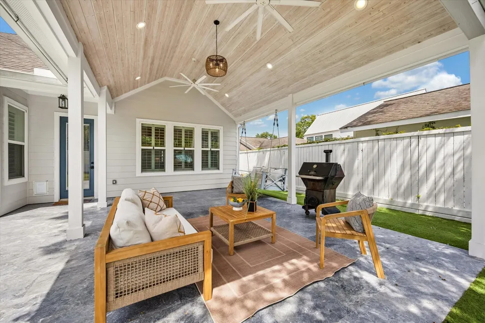 1235 Thornton Road Houston, TX 77018
